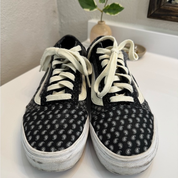 Vans Black and White Patterned Sneakers - Picture 2 of 6